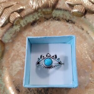 Elegant Silver and Turquoise Ring Size 7 NWOT 🍒Bundle 4 For 20🍒